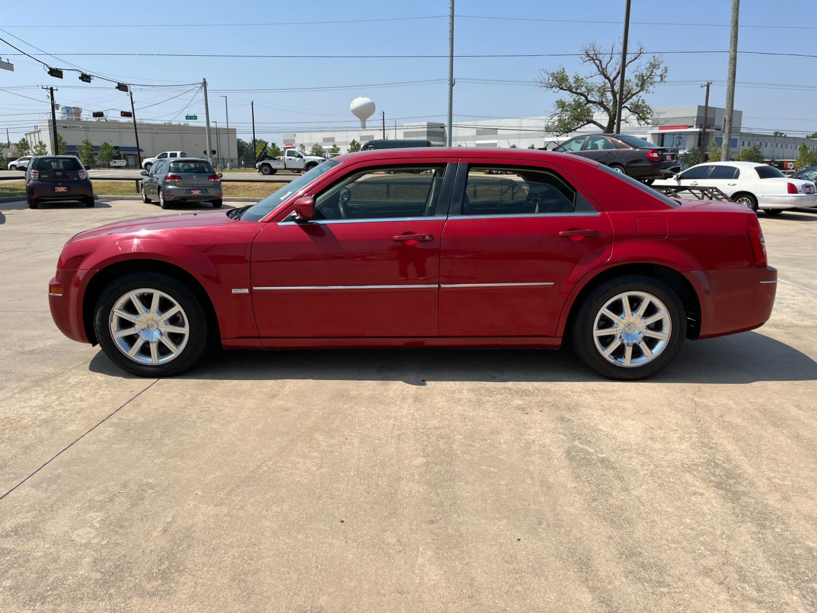 2008 red /TAN Chrysler 300 Touring (2C3LA53GX8H) with an 3.5L V6 DOHC 24V engine, 4-Speed Automatic Overdrive transmission, located at 14700 Tomball Parkway 249, Houston, TX, 77086, (281) 444-2200, 29.928619, -95.504074 - Photo #3