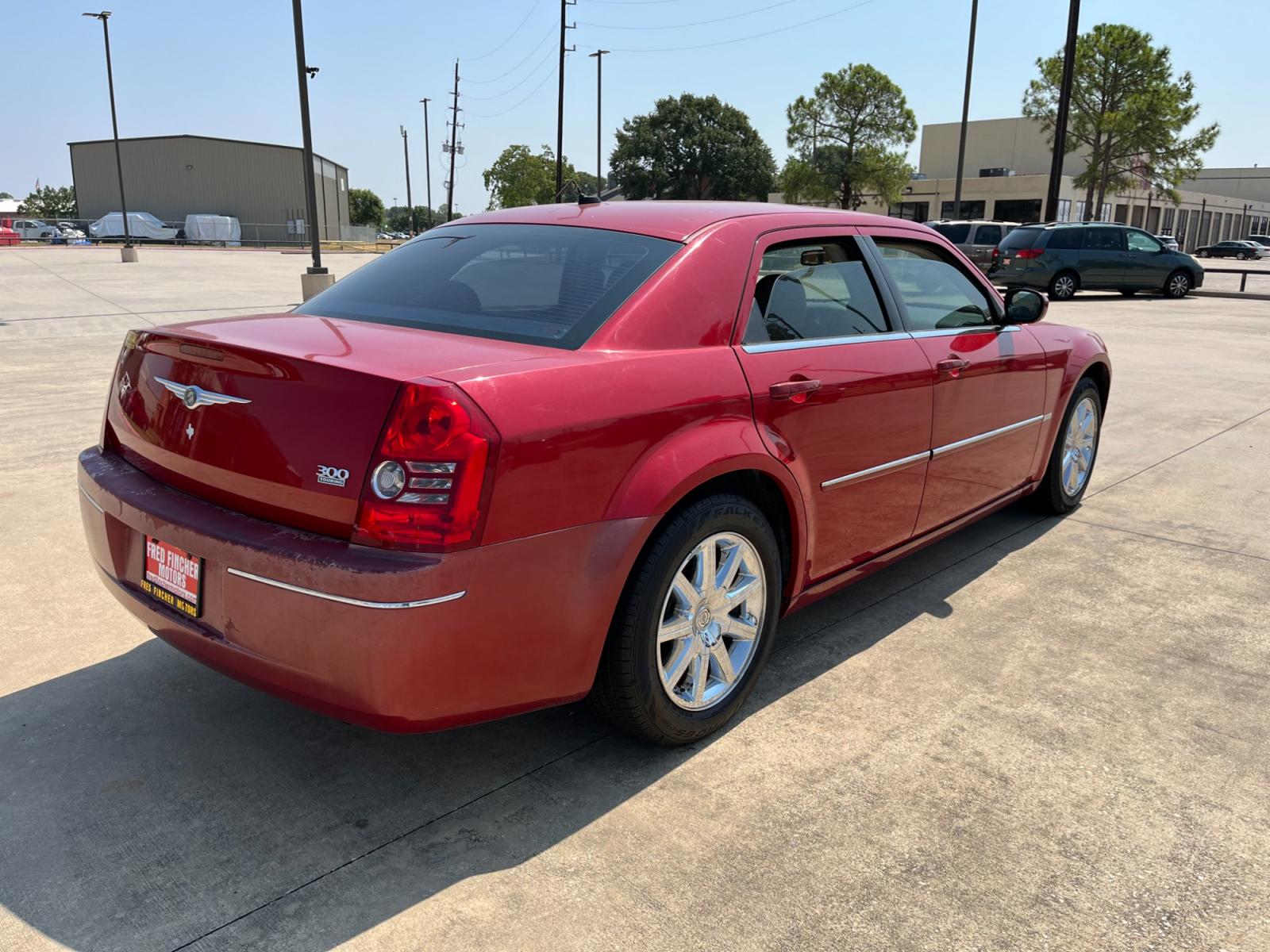 2008 red /TAN Chrysler 300 Touring (2C3LA53GX8H) with an 3.5L V6 DOHC 24V engine, 4-Speed Automatic Overdrive transmission, located at 14700 Tomball Parkway 249, Houston, TX, 77086, (281) 444-2200, 29.928619, -95.504074 - Photo #6
