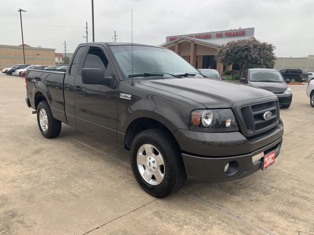 2006 black /gray Ford F-150 STX 2WD (1FTRF12216N) with an 4.2L V6 OHV 12V engine, auto transmission, located at 14700 Tomball Parkway 249, Houston, TX, 77086, (281) 444-2200, 29.928619, -95.504074 - Photo #0