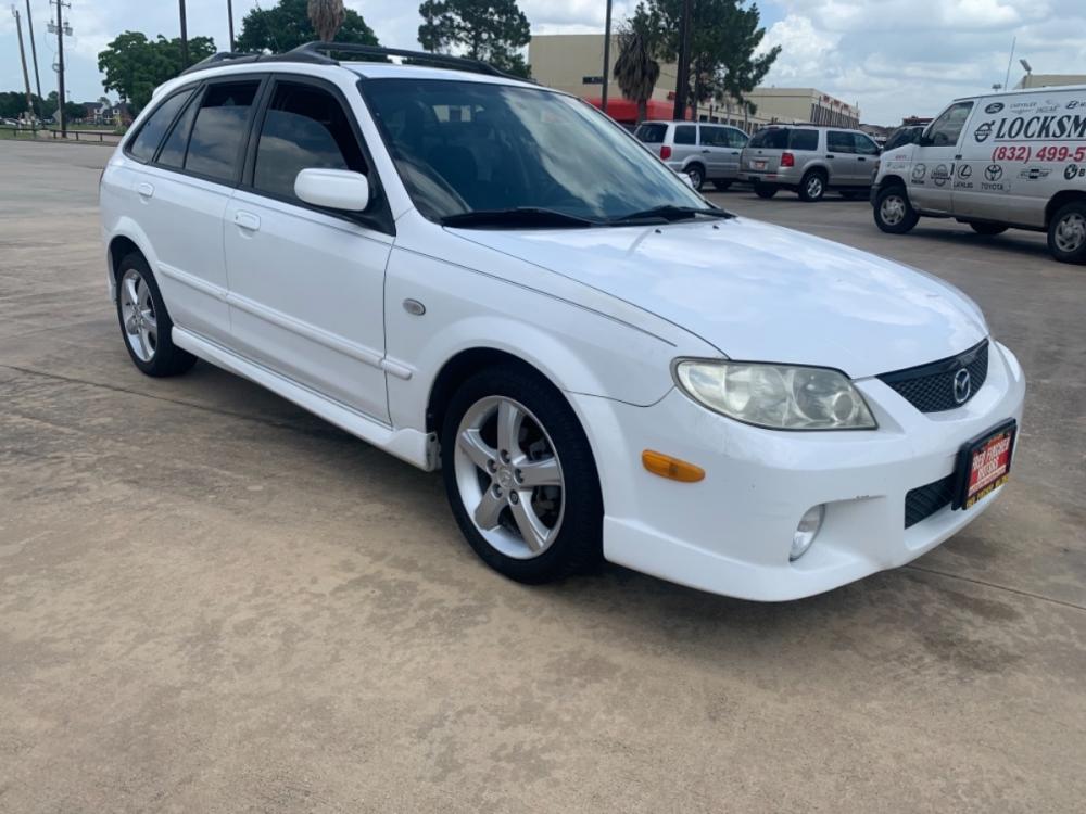 2002 white /black Mazda Proteg?5 Sport Wagon (JM1BJ245821) with an 2.0L L4 DOHC 16V engine, manual transmission, located at 14700 Tomball Parkway 249, Houston, TX, 77086, (281) 444-2200, 29.928619, -95.504074 - Photo #0