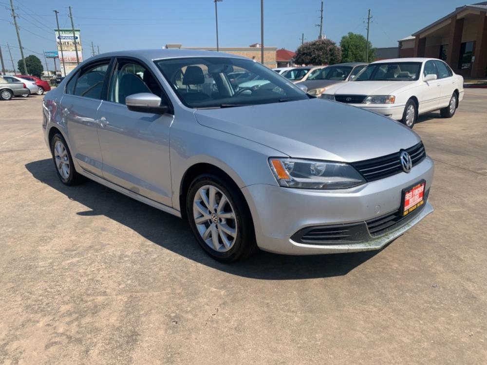 2013 SILVER /black Volkswagen Jetta SE (3VWDX7AJ0DM) with an 2.5L L5 DOHC 20V engine, auto transmission, located at 14700 Tomball Parkway 249, Houston, TX, 77086, (281) 444-2200, 29.928619, -95.504074 - Photo #0