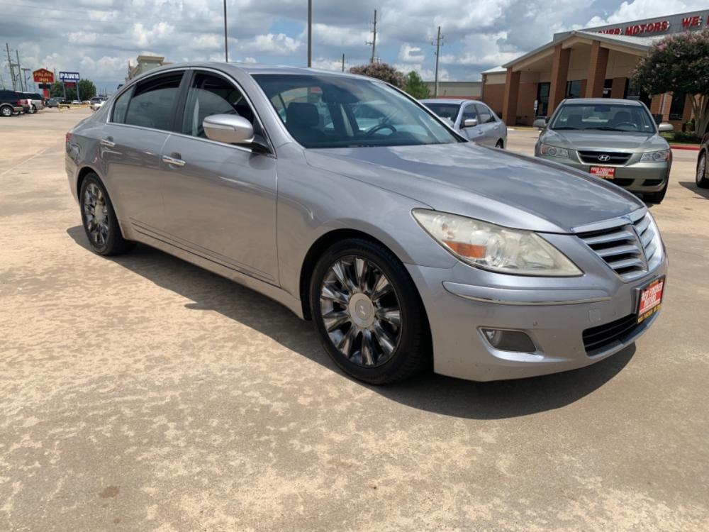 2009 SILVER /black Hyundai Genesis 3.8L (KMHGC46E49U) with an 3.8L V6 DOHC 24V engine, 6-Speed Automatic Overdrive transmission, located at 14700 Tomball Parkway 249, Houston, TX, 77086, (281) 444-2200, 29.928619, -95.504074 - Photo #0