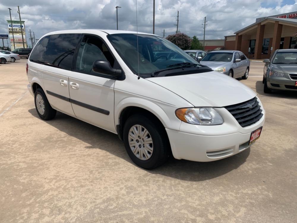 2005 white /gray Chrysler Town & Country LX (1C4GP45R55B) with an 3.3L V6 OHV 12V engine, 4-Speed Automatic Overdrive transmission, located at 14700 Tomball Parkway 249, Houston, TX, 77086, (281) 444-2200, 29.928619, -95.504074 - Photo #0