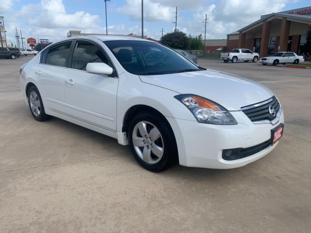 2008 Super Black /black Nissan Altima 2.5 (1N4AL21E38N) with an 2.5L L4 DOHC 16V engine, 6-Speed Manual Overdrive transmission, located at 14700 Tomball Parkway 249, Houston, TX, 77086, (281) 444-2200, 29.928619, -95.504074 - Photo #0