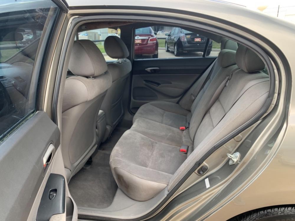 2006 SILVER /TAN Honda Civic LX Sedan AT (1HGFA16516L) with an 1.8L L4 SOHC 16V engine, 5-Speed Automatic Overdrive transmission, located at 14700 Tomball Parkway 249, Houston, TX, 77086, (281) 444-2200, 29.928619, -95.504074 - Photo #9