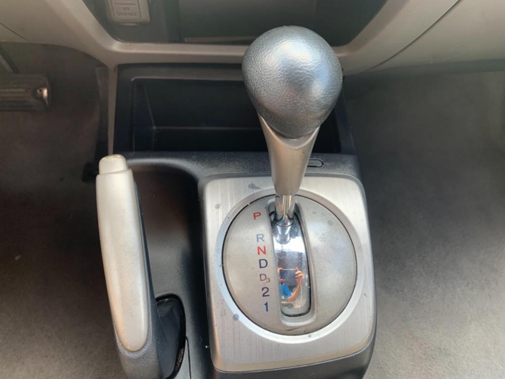 2006 SILVER /TAN Honda Civic LX Sedan AT (1HGFA16516L) with an 1.8L L4 SOHC 16V engine, 5-Speed Automatic Overdrive transmission, located at 14700 Tomball Parkway 249, Houston, TX, 77086, (281) 444-2200, 29.928619, -95.504074 - Photo #13