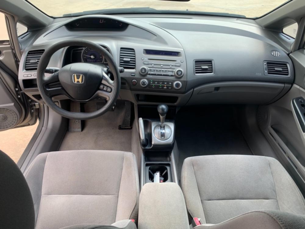 2006 SILVER /TAN Honda Civic LX Sedan AT (1HGFA16516L) with an 1.8L L4 SOHC 16V engine, 5-Speed Automatic Overdrive transmission, located at 14700 Tomball Parkway 249, Houston, TX, 77086, (281) 444-2200, 29.928619, -95.504074 - Photo #17