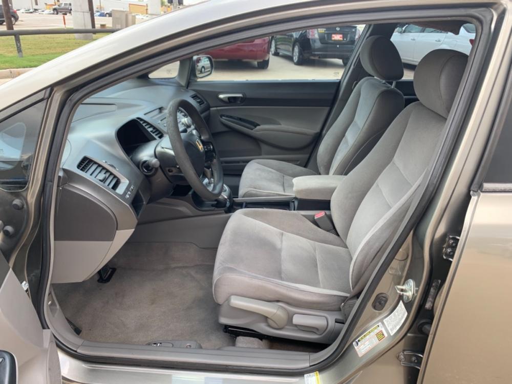 2006 SILVER /TAN Honda Civic LX Sedan AT (1HGFA16516L) with an 1.8L L4 SOHC 16V engine, 5-Speed Automatic Overdrive transmission, located at 14700 Tomball Parkway 249, Houston, TX, 77086, (281) 444-2200, 29.928619, -95.504074 - Photo #8