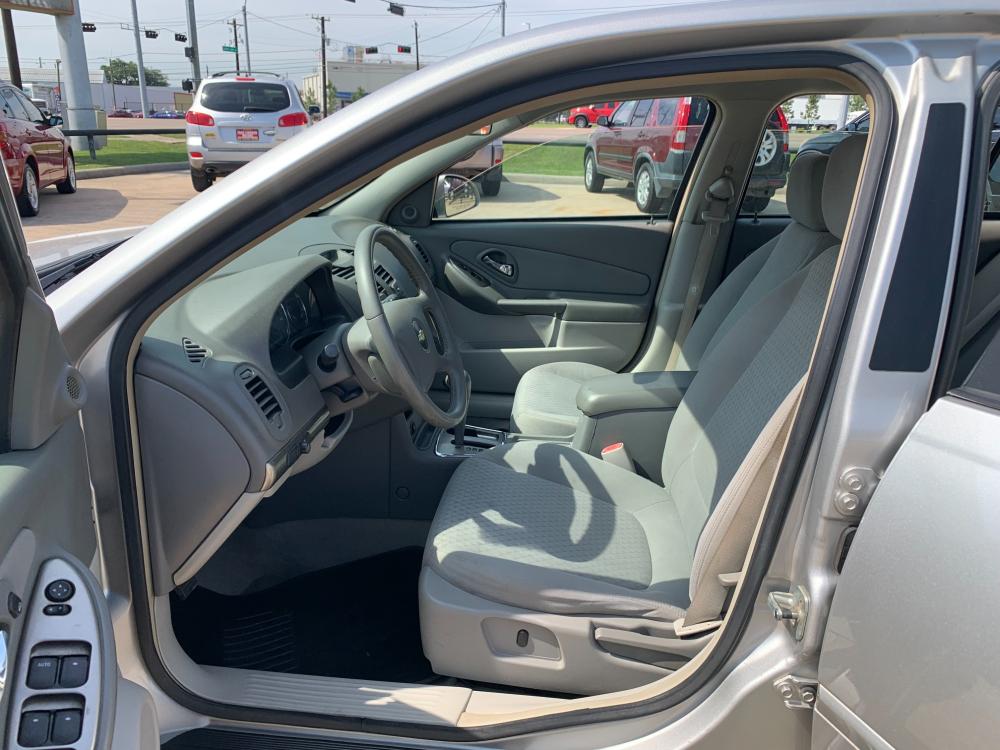 2008 SILVER Chevrolet Malibu Classic LT2 (1G1ZT58N48F) with an 3.5L V6 OHV 12V engine, 4-Speed Automatic transmission, located at 14700 Tomball Parkway 249, Houston, TX, 77086, (281) 444-2200, 29.928619, -95.504074 - Photo #8