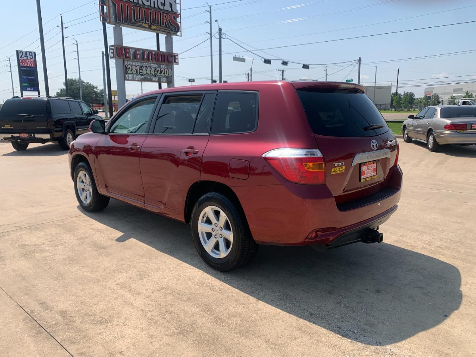 2008 red Toyota Highlander Base 2WD (JTEDS41AX82) with an 3.5L V6 DOHC 24V engine, 5-Speed Automatic Overdrive transmission, located at 14700 Tomball Parkway 249, Houston, TX, 77086, (281) 444-2200, 29.928619, -95.504074 - Photo #4