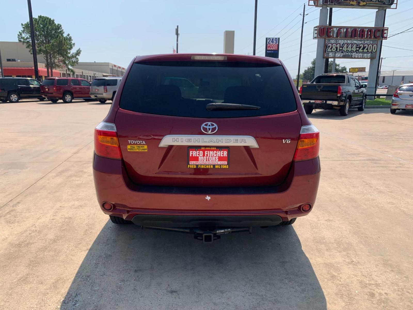 2008 red Toyota Highlander Base 2WD (JTEDS41AX82) with an 3.5L V6 DOHC 24V engine, 5-Speed Automatic Overdrive transmission, located at 14700 Tomball Parkway 249, Houston, TX, 77086, (281) 444-2200, 29.928619, -95.504074 - Photo #5