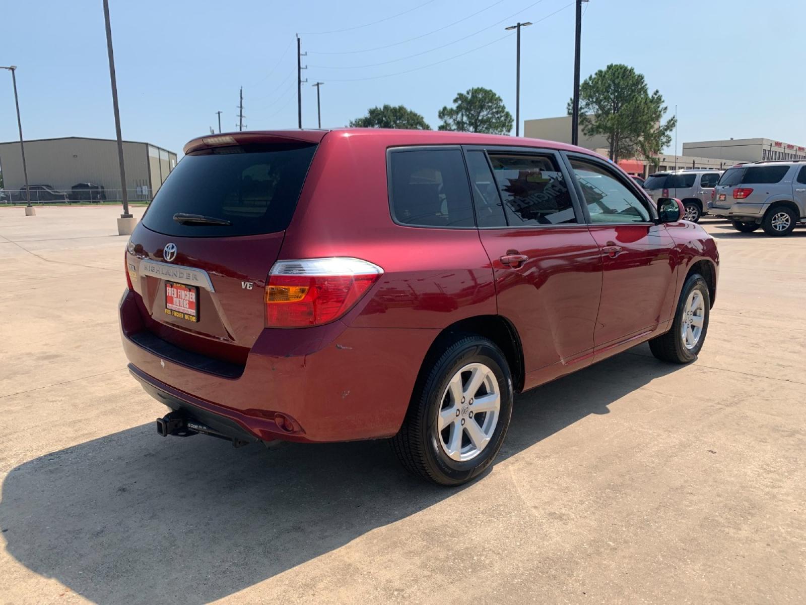 2008 red Toyota Highlander Base 2WD (JTEDS41AX82) with an 3.5L V6 DOHC 24V engine, 5-Speed Automatic Overdrive transmission, located at 14700 Tomball Parkway 249, Houston, TX, 77086, (281) 444-2200, 29.928619, -95.504074 - Photo #6