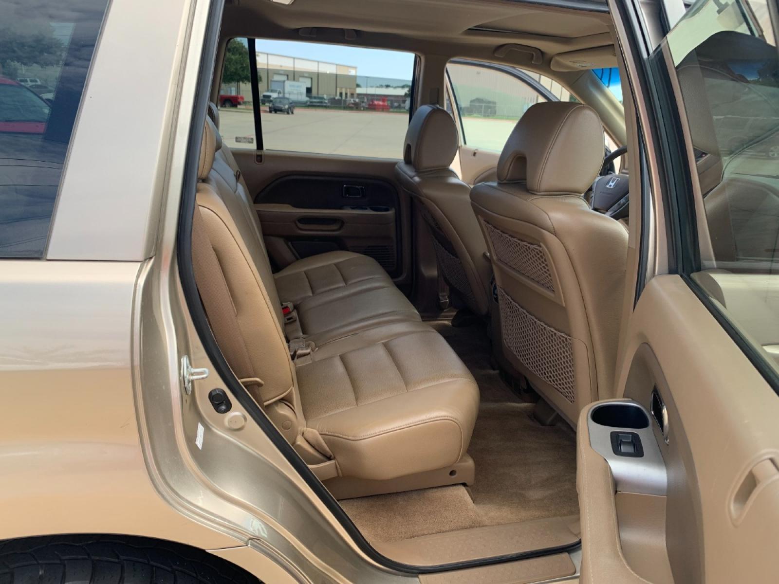 2007 tan Honda Pilot EX-L 4WD AT (2HKYF18547H) with an 3.5L V6 SOHC 24V engine, 5-Speed Automatic Overdrive transmission, located at 14700 Tomball Parkway 249, Houston, TX, 77086, (281) 444-2200, 29.928619, -95.504074 - Photo #13