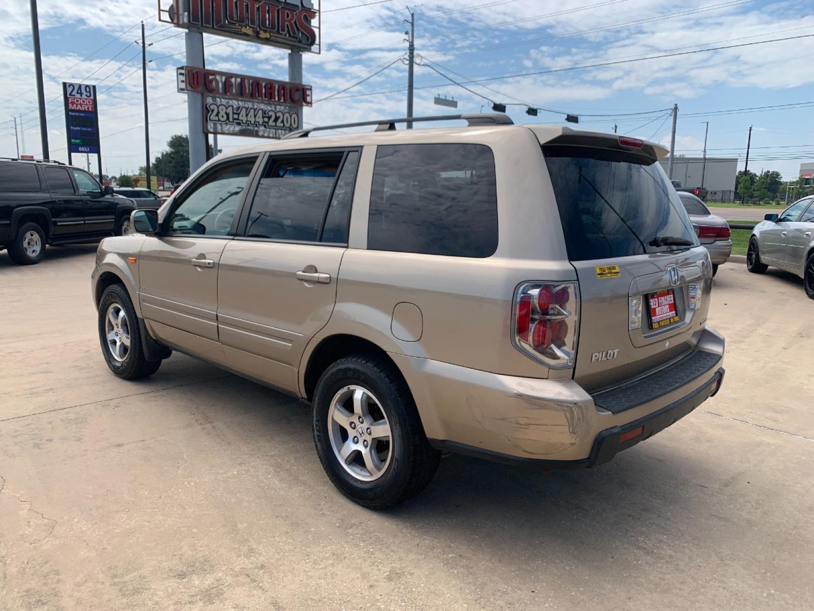 2007 tan Honda Pilot EX-L 4WD AT (2HKYF18547H) with an 3.5L V6 SOHC 24V engine, 5-Speed Automatic Overdrive transmission, located at 14700 Tomball Parkway 249, Houston, TX, 77086, (281) 444-2200, 29.928619, -95.504074 - Photo #4