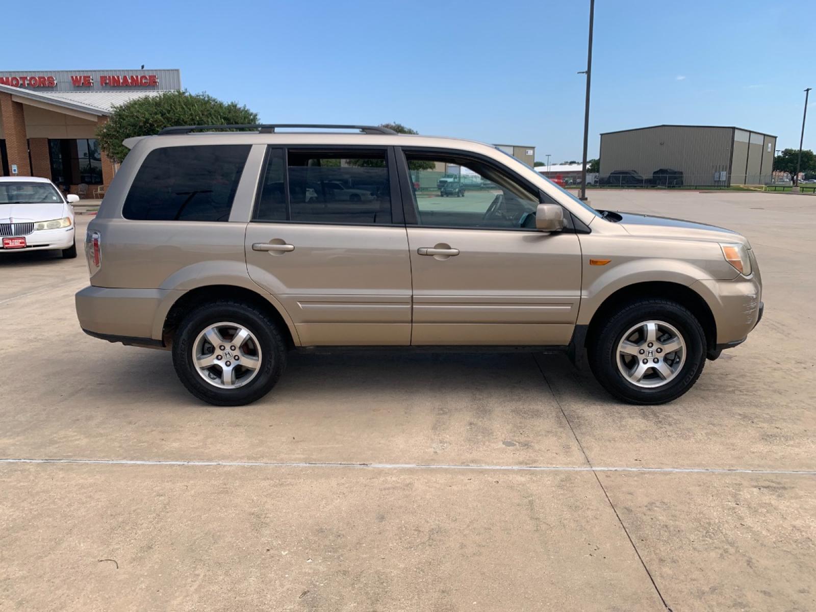 2007 tan Honda Pilot EX-L 4WD AT (2HKYF18547H) with an 3.5L V6 SOHC 24V engine, 5-Speed Automatic Overdrive transmission, located at 14700 Tomball Parkway 249, Houston, TX, 77086, (281) 444-2200, 29.928619, -95.504074 - Photo #7