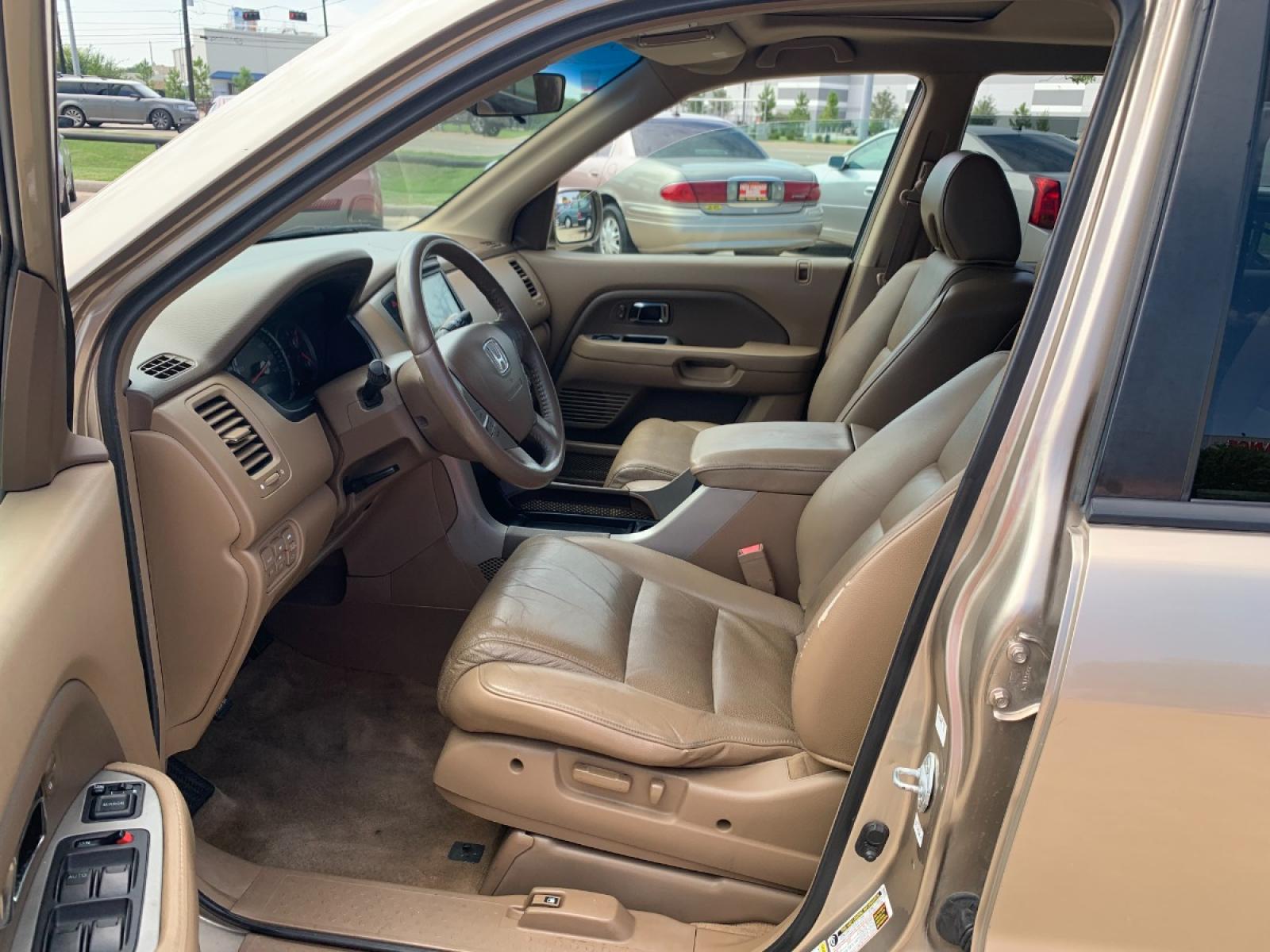 2007 tan Honda Pilot EX-L 4WD AT (2HKYF18547H) with an 3.5L V6 SOHC 24V engine, 5-Speed Automatic Overdrive transmission, located at 14700 Tomball Parkway 249, Houston, TX, 77086, (281) 444-2200, 29.928619, -95.504074 - Photo #8