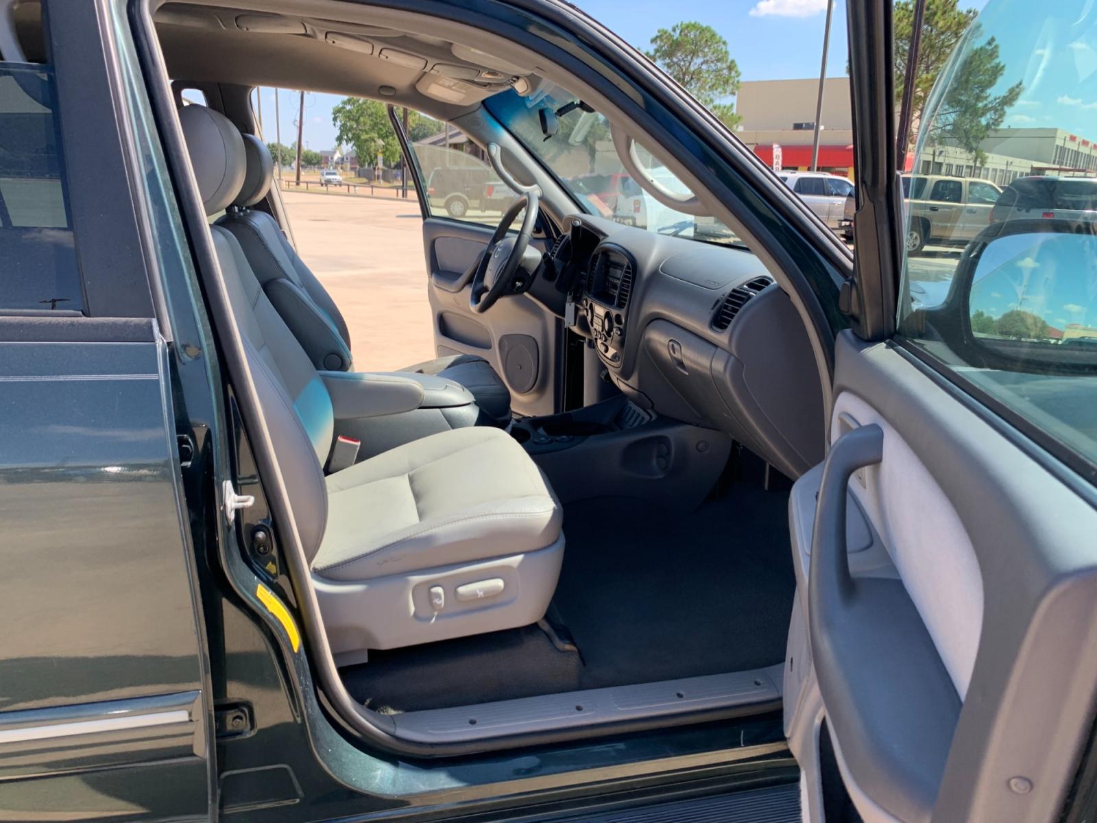 2006 GREEN Toyota Sequoia SR5 2WD (5TDZT34A76S) with an 4.7L V8 DOHC 32V engine, 5-Speed Automatic Overdrive transmission, located at 14700 Tomball Parkway 249, Houston, TX, 77086, (281) 444-2200, 29.928619, -95.504074 - Photo #11