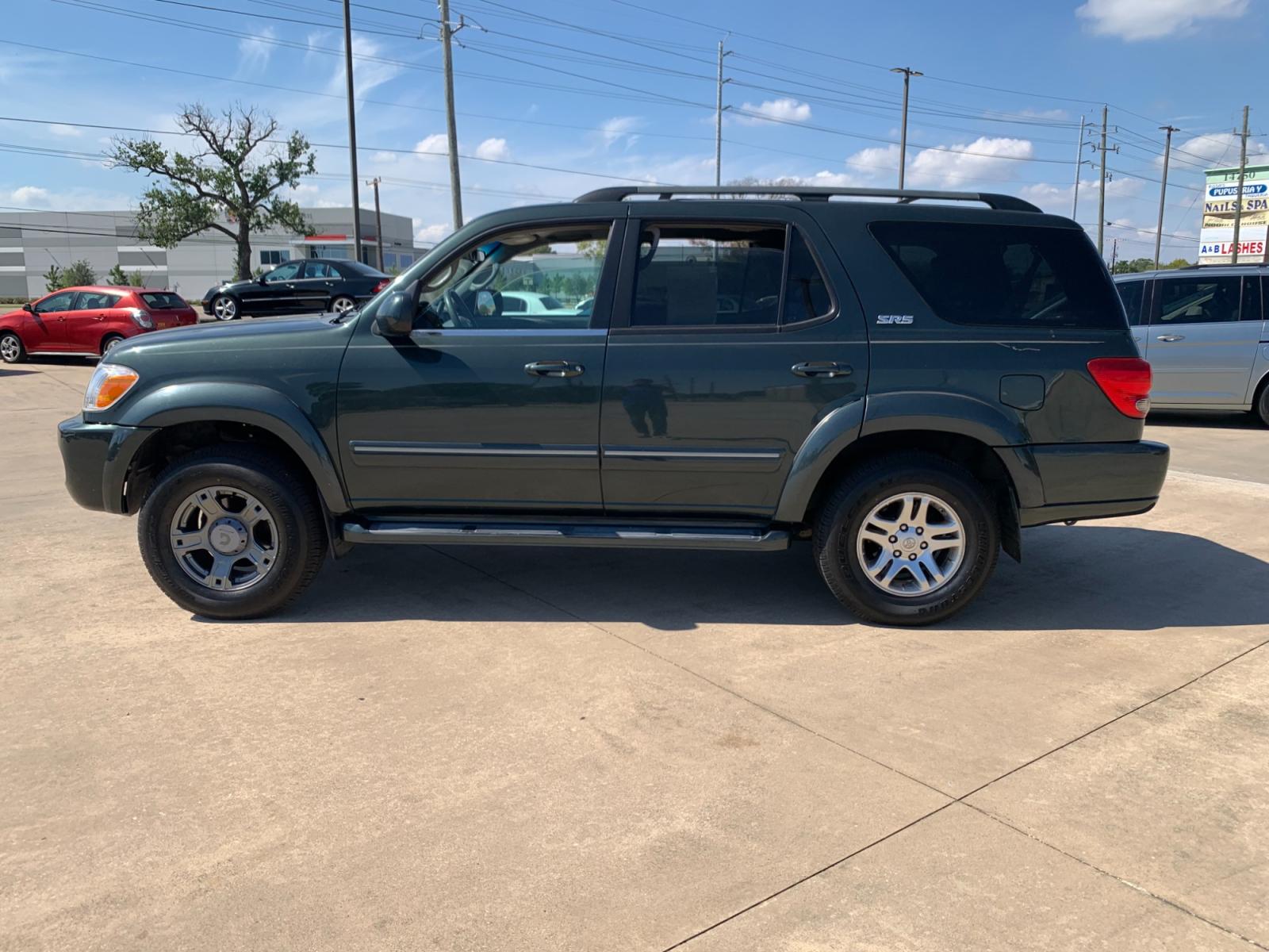 2006 GREEN Toyota Sequoia SR5 2WD (5TDZT34A76S) with an 4.7L V8 DOHC 32V engine, 5-Speed Automatic Overdrive transmission, located at 14700 Tomball Parkway 249, Houston, TX, 77086, (281) 444-2200, 29.928619, -95.504074 - Photo #3