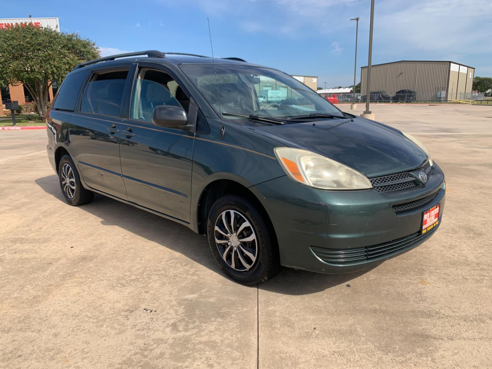 2005 GREEN Toyota Sienna LE - 7 Passenger Seating (5TDZA23C45S) with an 3.3L V6 DOHC 24V engine, 5-Speed Automatic Overdrive transmission, located at 14700 Tomball Parkway 249, Houston, TX, 77086, (281) 444-2200, 29.928619, -95.504074 - Photo #0