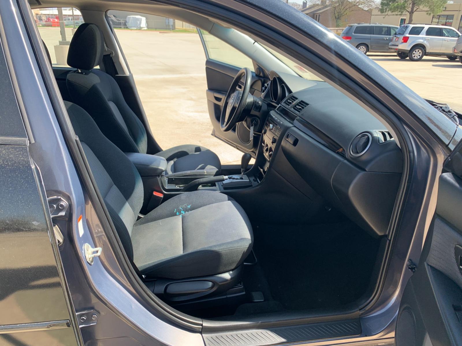2008 Black /black Mazda MAZDA3 i Sport 4-Door (JM1BK32FX81) with an 2.0L L4 DOHC 16V engine, Automatic transmission, located at 14700 Tomball Parkway 249, Houston, TX, 77086, (281) 444-2200, 29.928619, -95.504074 - Photo #11