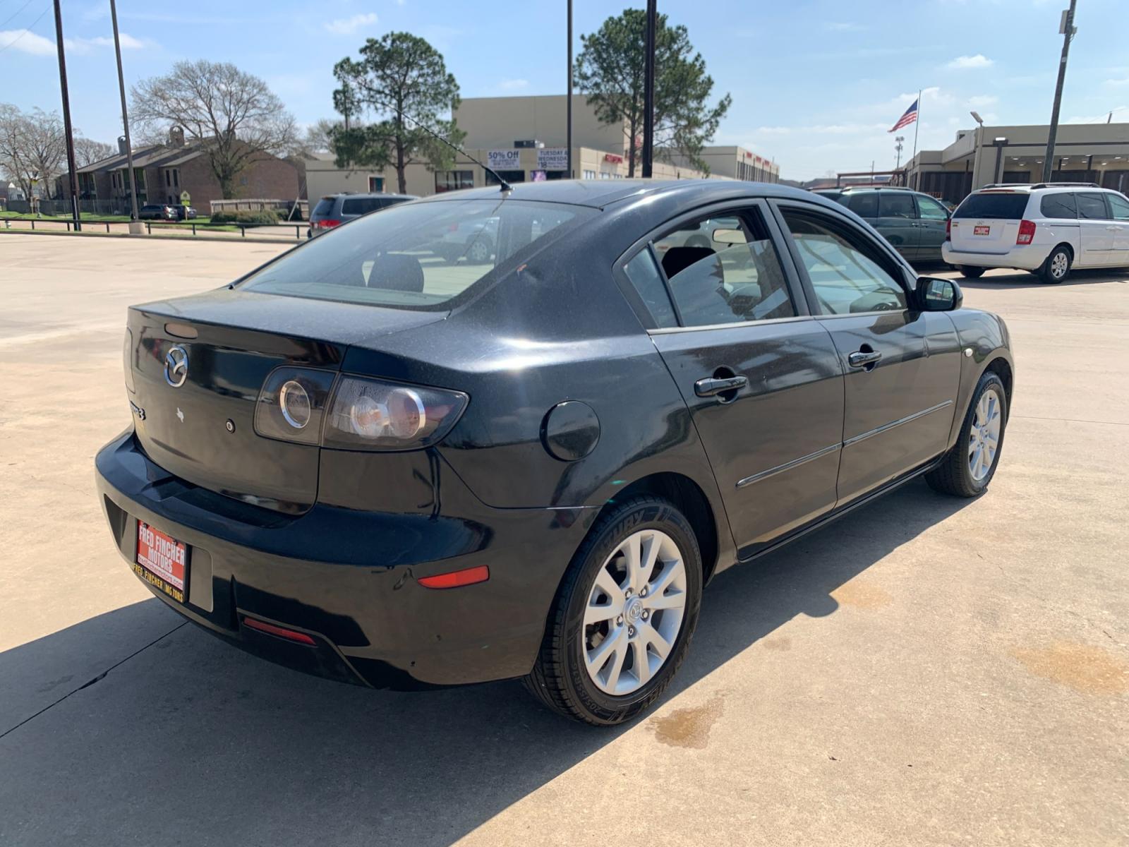 2008 Black /black Mazda MAZDA3 i Sport 4-Door (JM1BK32FX81) with an 2.0L L4 DOHC 16V engine, Automatic transmission, located at 14700 Tomball Parkway 249, Houston, TX, 77086, (281) 444-2200, 29.928619, -95.504074 - Photo #6
