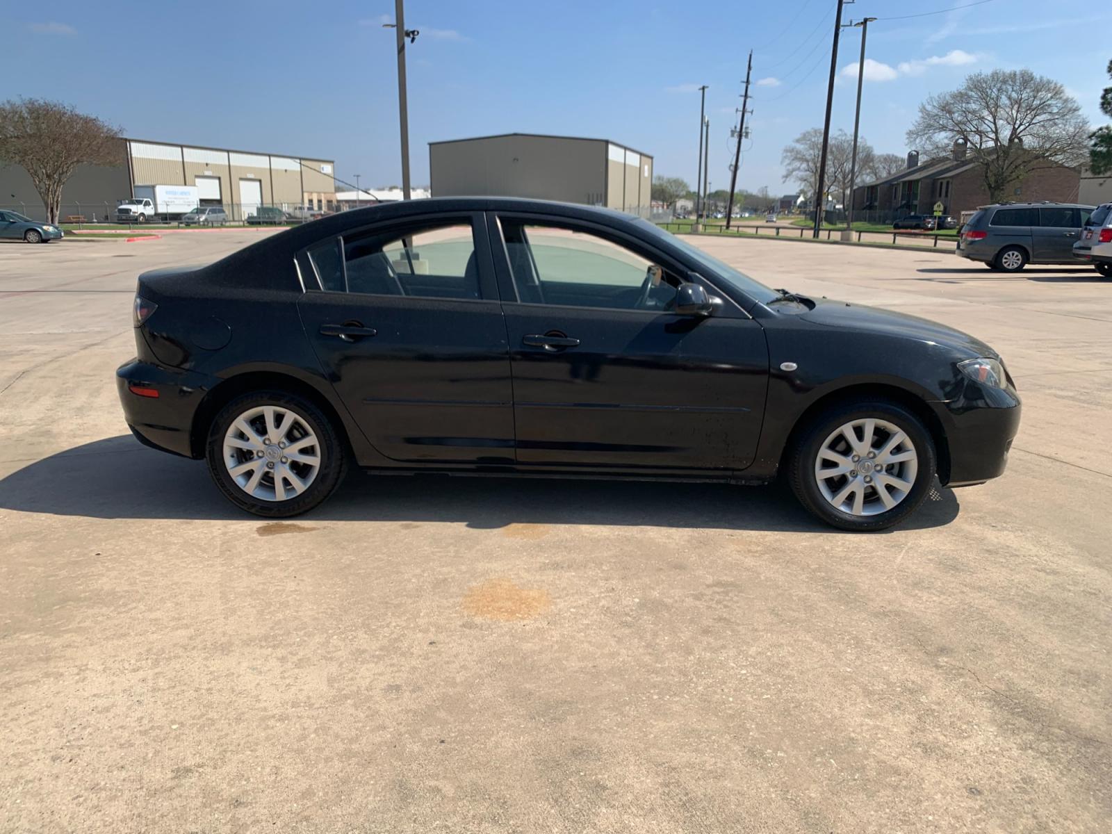 2008 Black /black Mazda MAZDA3 i Sport 4-Door (JM1BK32FX81) with an 2.0L L4 DOHC 16V engine, Automatic transmission, located at 14700 Tomball Parkway 249, Houston, TX, 77086, (281) 444-2200, 29.928619, -95.504074 - Photo #7