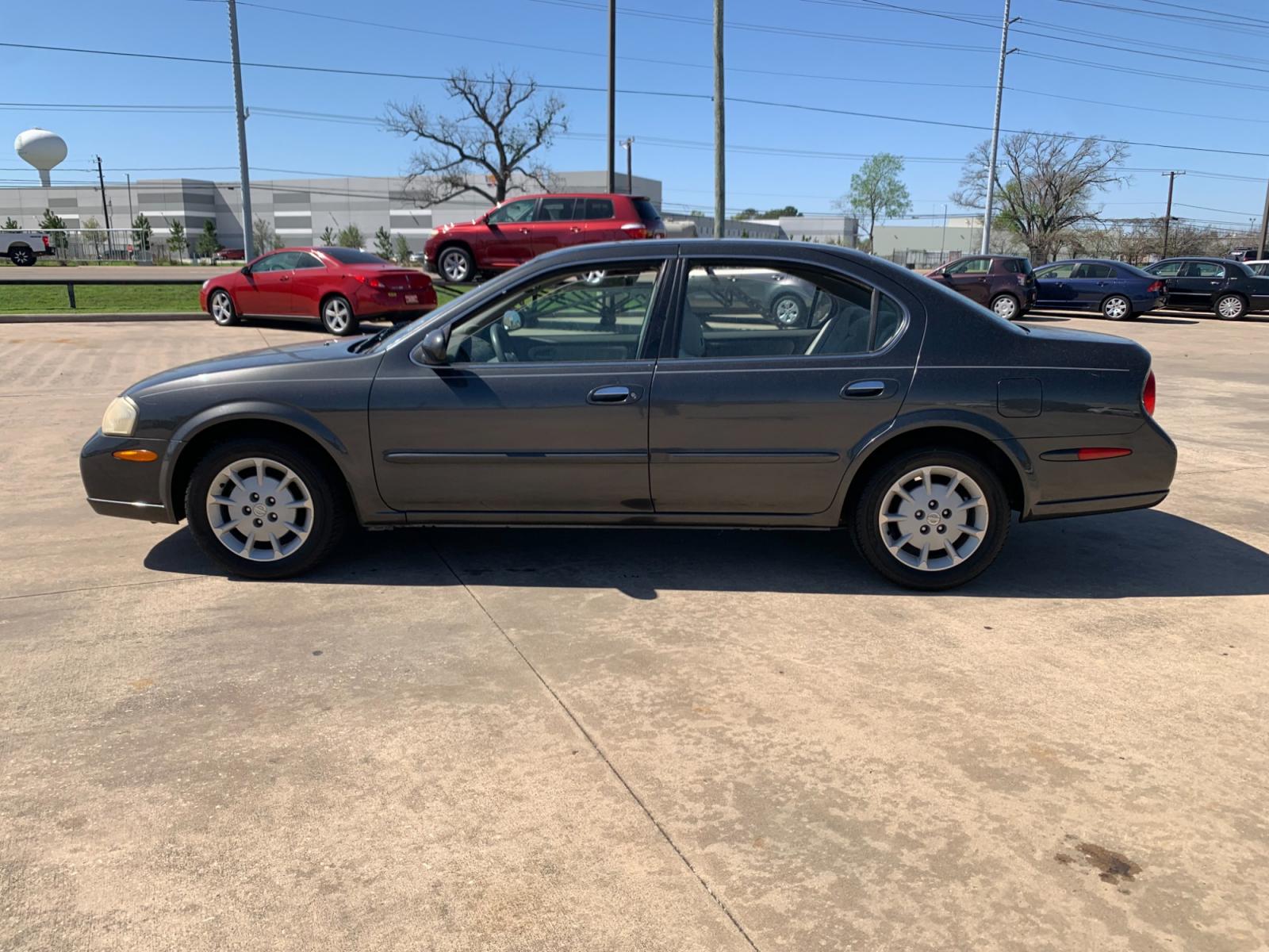 2001 GRAY Nissan Maxima GLE (JN1CA31D41T) with an 3.0L V6 DOHC 24V engine, 4-Speed Automatic Overdrive transmission, located at 14700 Tomball Parkway 249, Houston, TX, 77086, (281) 444-2200, 29.928619, -95.504074 - Photo #3