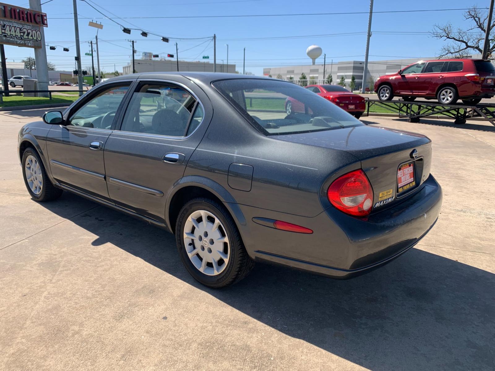 2001 GRAY Nissan Maxima GLE (JN1CA31D41T) with an 3.0L V6 DOHC 24V engine, 4-Speed Automatic Overdrive transmission, located at 14700 Tomball Parkway 249, Houston, TX, 77086, (281) 444-2200, 29.928619, -95.504074 - Photo #4