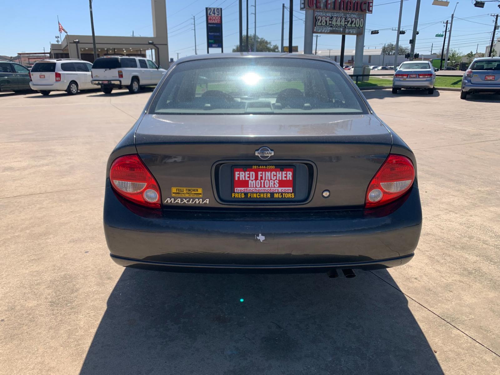 2001 GRAY Nissan Maxima GLE (JN1CA31D41T) with an 3.0L V6 DOHC 24V engine, 4-Speed Automatic Overdrive transmission, located at 14700 Tomball Parkway 249, Houston, TX, 77086, (281) 444-2200, 29.928619, -95.504074 - Photo #5