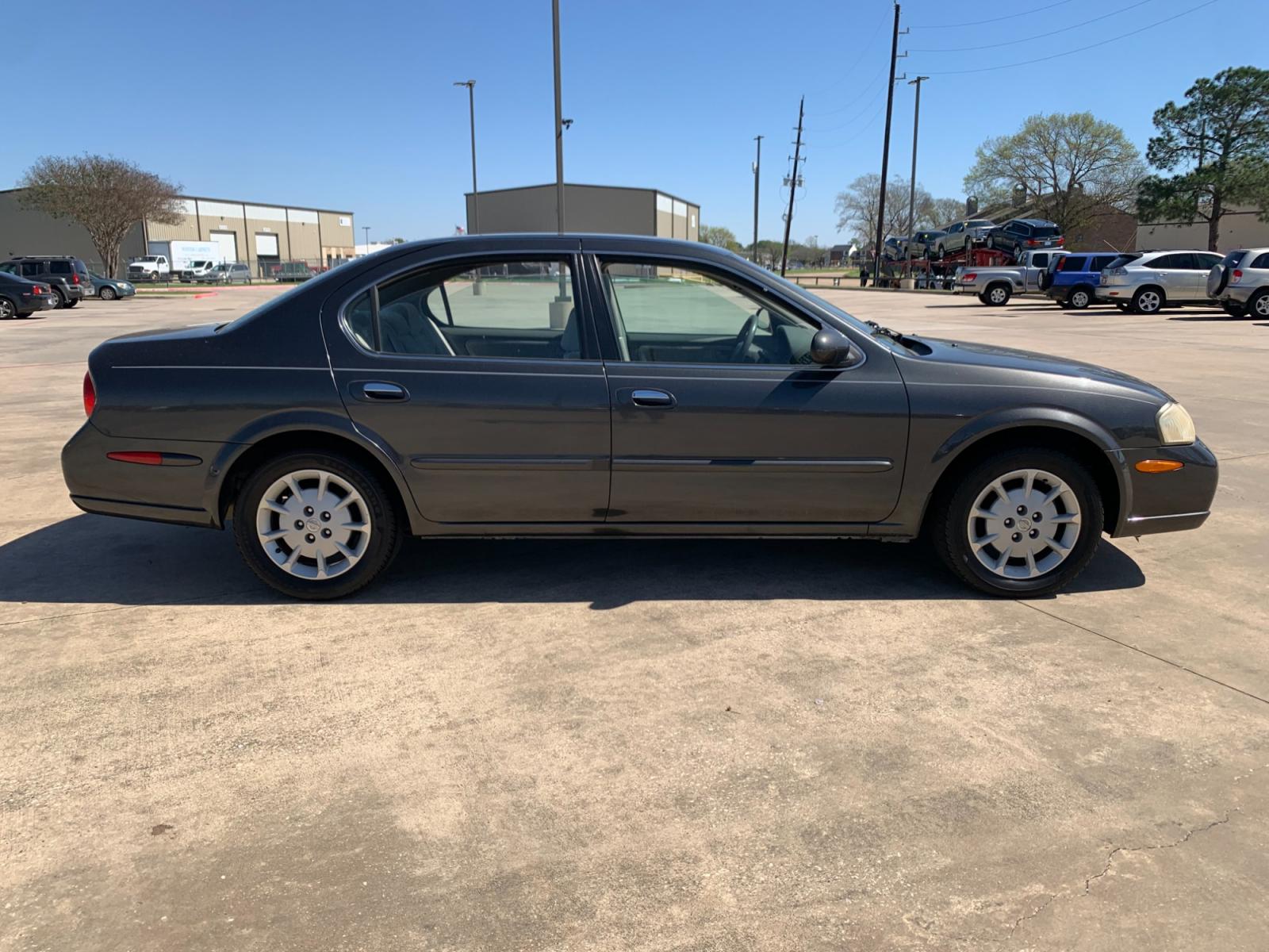 2001 GRAY Nissan Maxima GLE (JN1CA31D41T) with an 3.0L V6 DOHC 24V engine, 4-Speed Automatic Overdrive transmission, located at 14700 Tomball Parkway 249, Houston, TX, 77086, (281) 444-2200, 29.928619, -95.504074 - Photo #7