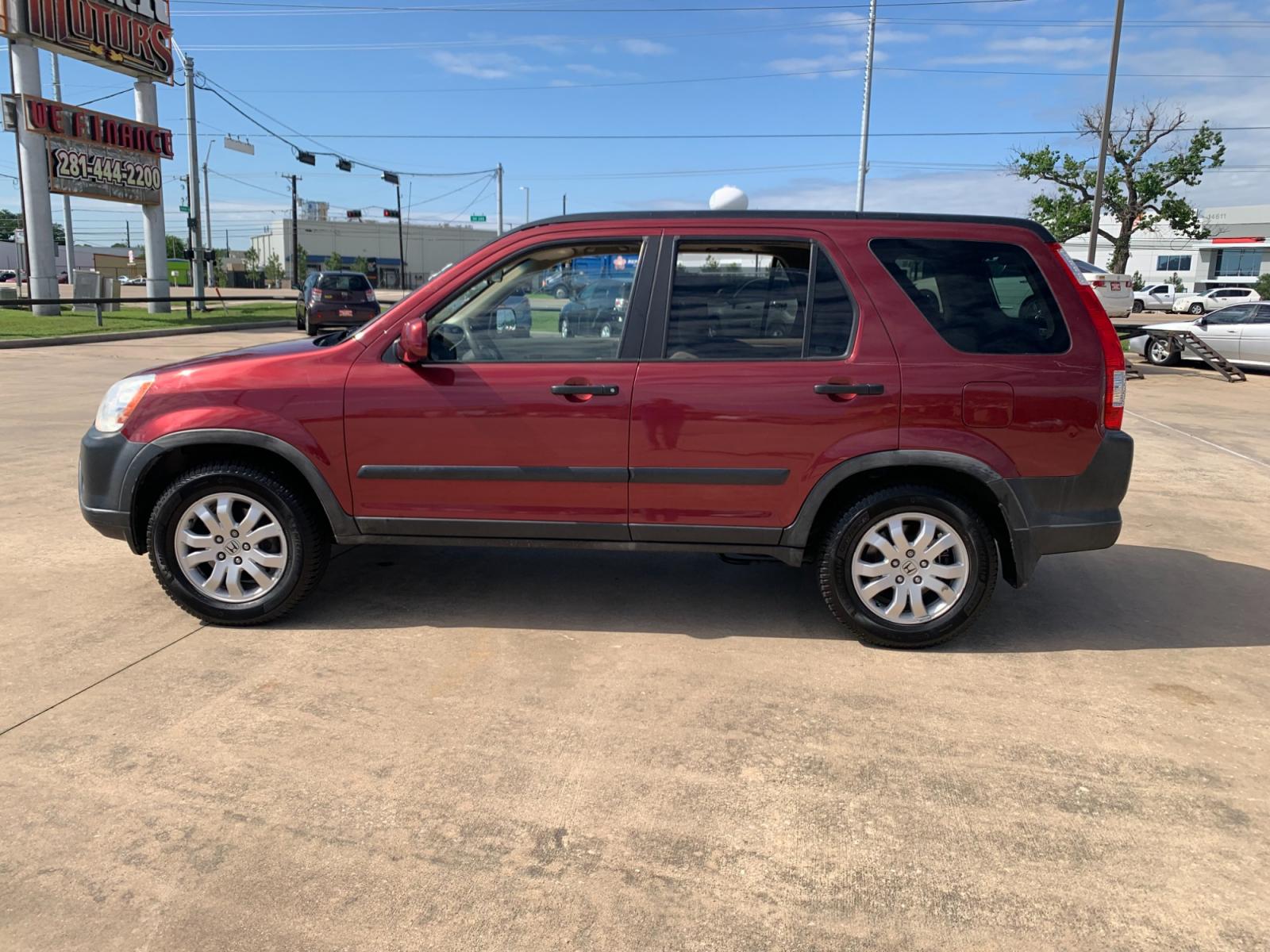 2005 red Honda CR-V EX 4WD AT (JHLRD78855C) with an 2.4L L4 DOHC 16V engine, 5-Speed Automatic Overdrive transmission, located at 14700 Tomball Parkway 249, Houston, TX, 77086, (281) 444-2200, 29.928619, -95.504074 - Photo #3
