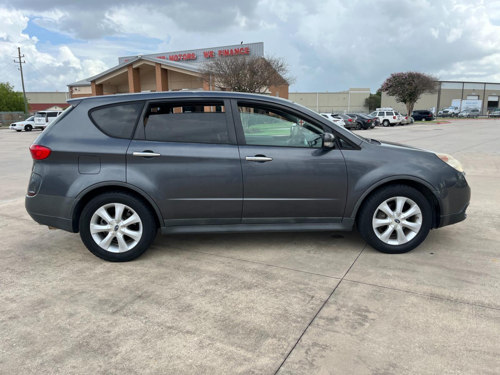 2007 SILVER Subaru B9 Tribeca 5-Passenger (4S4WX82D074) with an 3.0L H6 DOHC 24V engine, 5-Speed Automatic Overdrive transmission, located at 14700 Tomball Parkway 249, Houston, TX, 77086, (281) 444-2200, 29.928619, -95.504074 - Photo #7