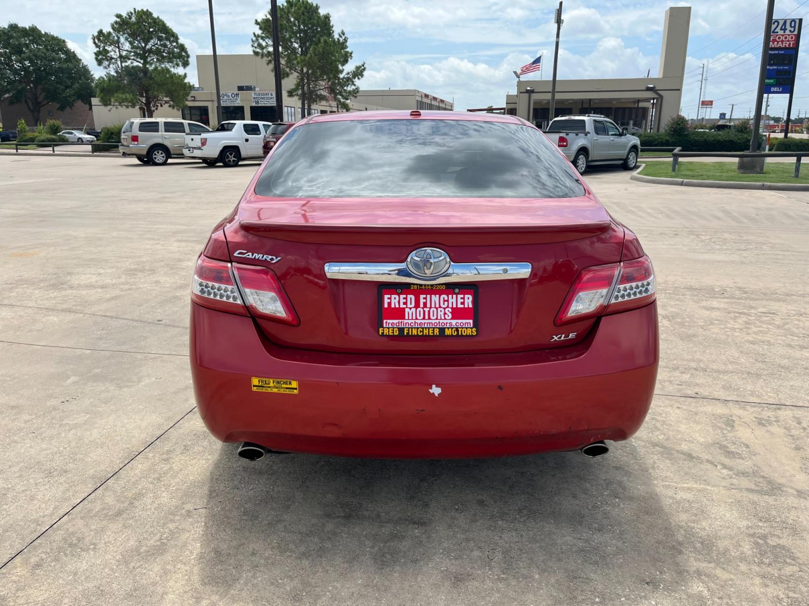 2010 red /TAN Toyota Camry LE V6 6-Spd AT (4T1BK3EK7AU) with an 3.5L V6 DOHC 24V engine, 6-Speed Automatic transmission, located at 14700 Tomball Parkway 249, Houston, TX, 77086, (281) 444-2200, 29.928619, -95.504074 - Photo #5