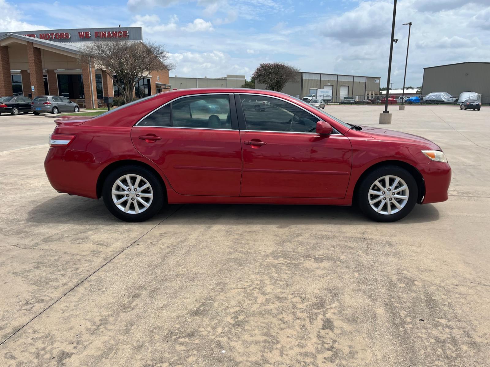 2010 red /TAN Toyota Camry LE V6 6-Spd AT (4T1BK3EK7AU) with an 3.5L V6 DOHC 24V engine, 6-Speed Automatic transmission, located at 14700 Tomball Parkway 249, Houston, TX, 77086, (281) 444-2200, 29.928619, -95.504074 - Photo #7