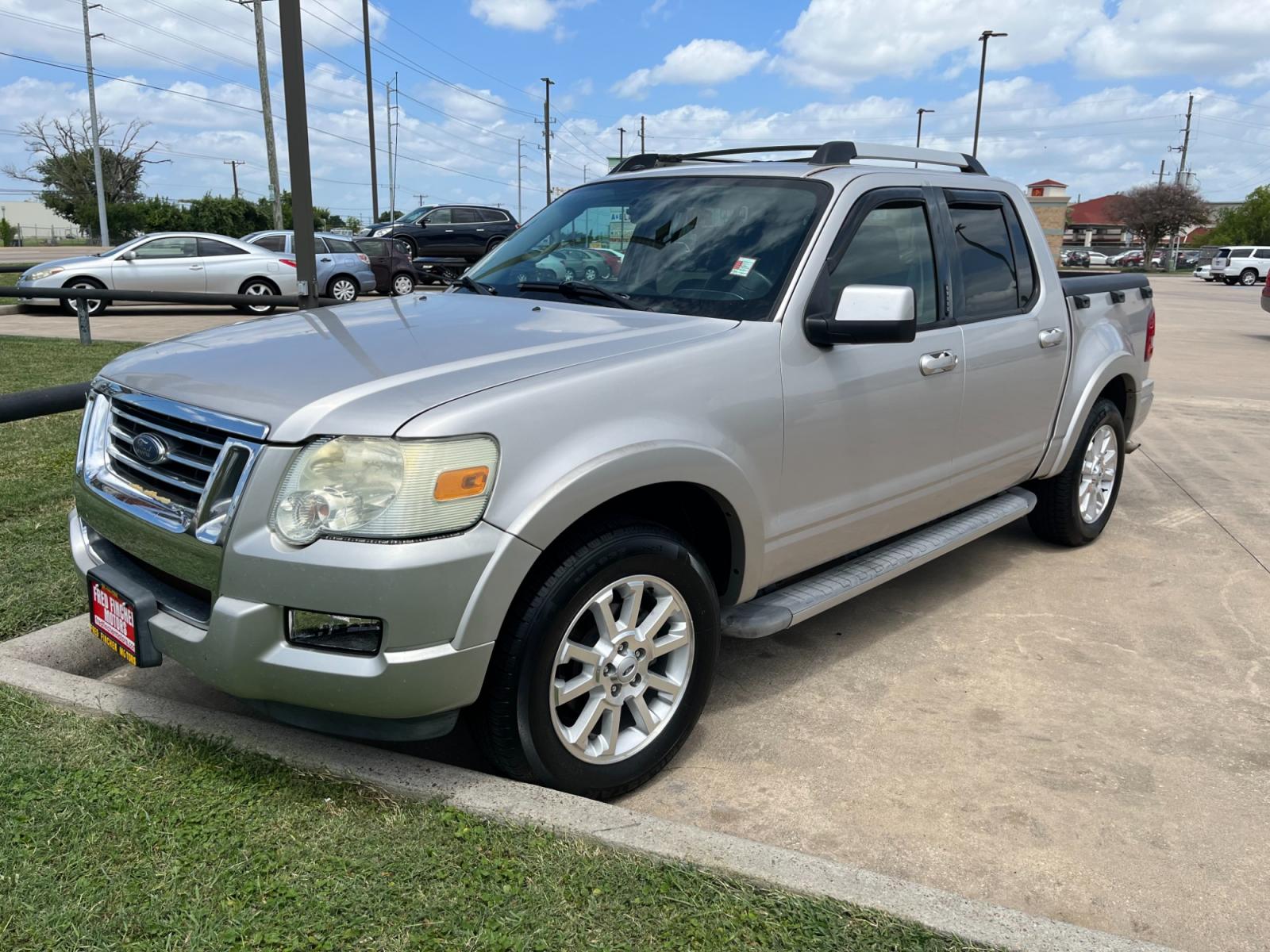 2007 SILVER /black Ford Explorer Sport Trac Limited 4.0L 2WD (1FMEU33K27U) with an 4.0L V6 SOHC 12V FFV engine, 5-Speed Automatic transmission, located at 14700 Tomball Parkway 249, Houston, TX, 77086, (281) 444-2200, 29.928619, -95.504074 - Photo #2