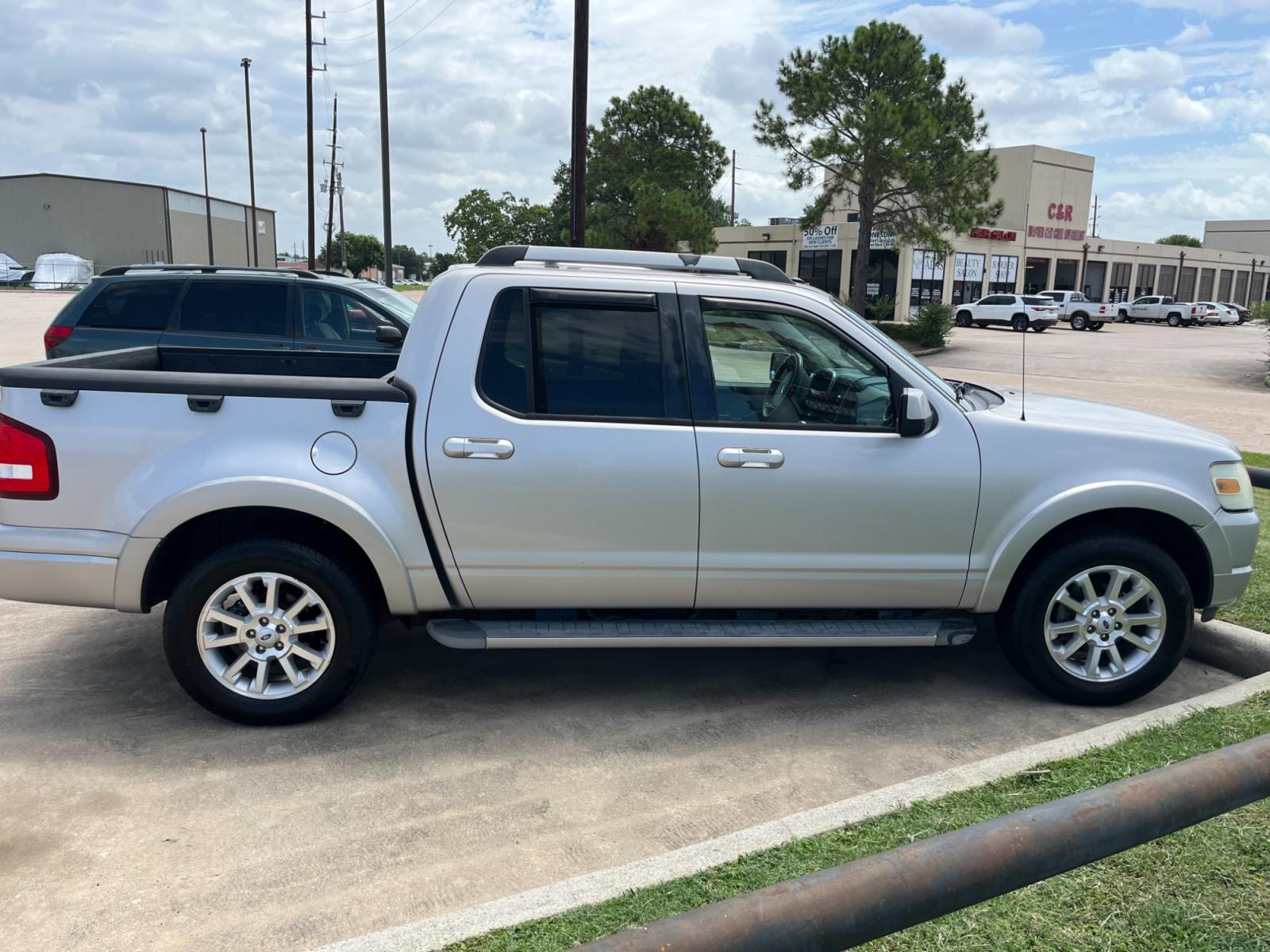 2007 SILVER /black Ford Explorer Sport Trac Limited 4.0L 2WD (1FMEU33K27U) with an 4.0L V6 SOHC 12V FFV engine, 5-Speed Automatic transmission, located at 14700 Tomball Parkway 249, Houston, TX, 77086, (281) 444-2200, 29.928619, -95.504074 - Photo #7