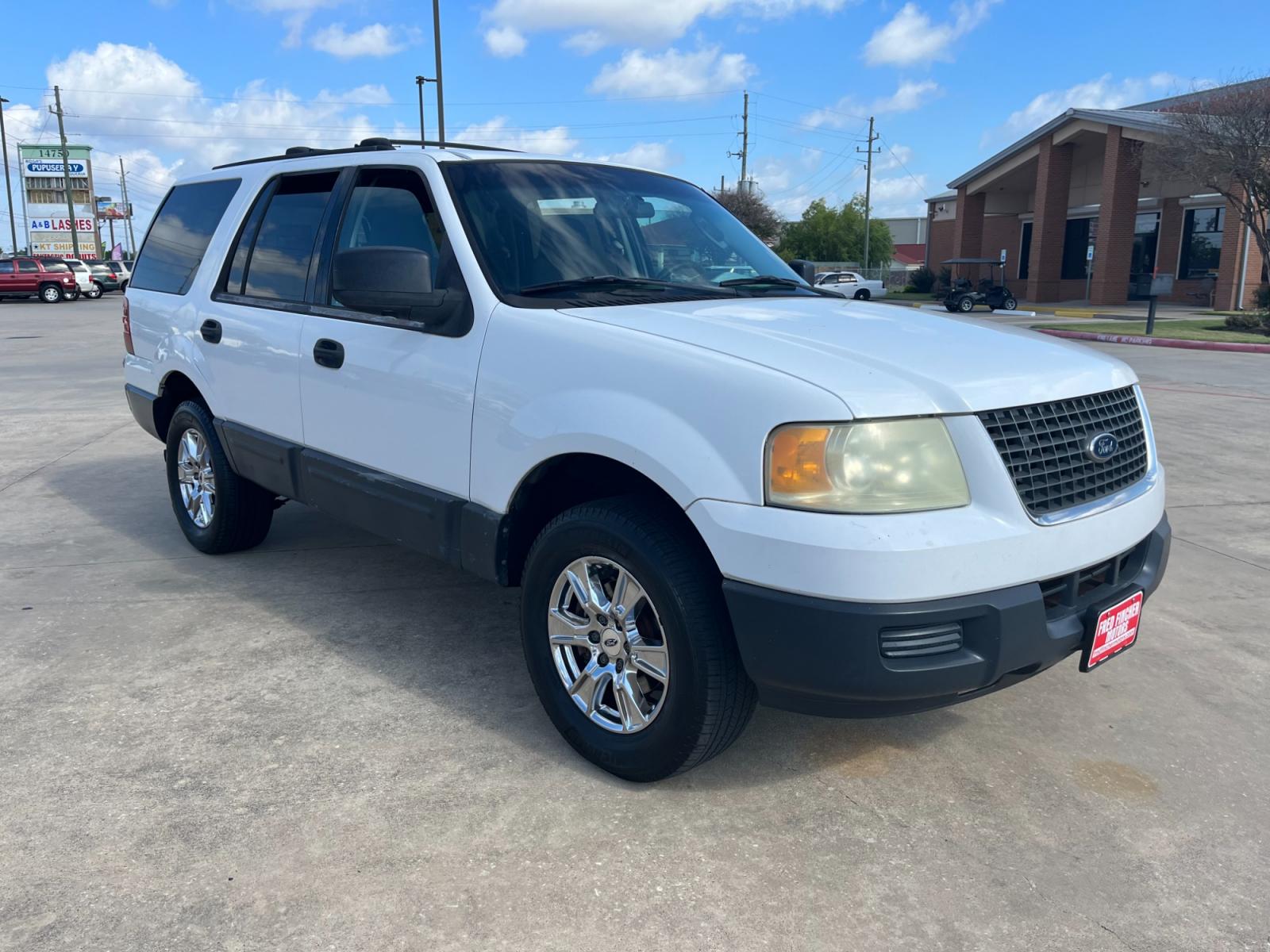 2004 white /gray Ford Expedition XLS 4.6L 2WD (1FMRU13W34L) with an 4.6L V8 SOHC 16V engine, 4-Speed Automatic Overdrive transmission, located at 14700 Tomball Parkway 249, Houston, TX, 77086, (281) 444-2200, 29.928619, -95.504074 - Photo #0
