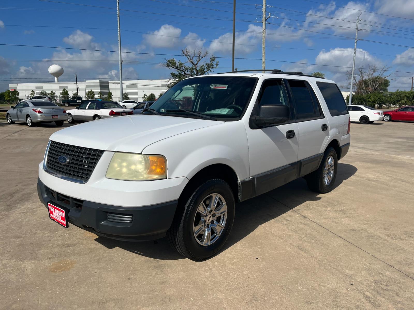 2004 white /gray Ford Expedition XLS 4.6L 2WD (1FMRU13W34L) with an 4.6L V8 SOHC 16V engine, 4-Speed Automatic Overdrive transmission, located at 14700 Tomball Parkway 249, Houston, TX, 77086, (281) 444-2200, 29.928619, -95.504074 - Photo #2