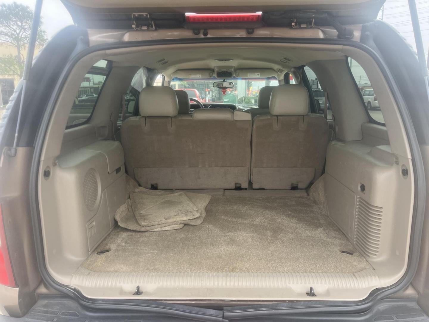 2003 GOLD /TAN Chevrolet Tahoe 2WD (1GNEC13Z13R) with an 5.3L V8 OHV 16V FFV engine, 4-Speed Automatic Overdrive transmission, located at 14700 Tomball Parkway 249, Houston, TX, 77086, (281) 444-2200, 29.928619, -95.504074 - Photo#13