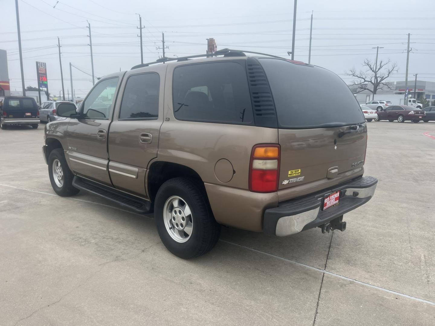 2003 GOLD /TAN Chevrolet Tahoe 2WD (1GNEC13Z13R) with an 5.3L V8 OHV 16V FFV engine, 4-Speed Automatic Overdrive transmission, located at 14700 Tomball Parkway 249, Houston, TX, 77086, (281) 444-2200, 29.928619, -95.504074 - Photo#4