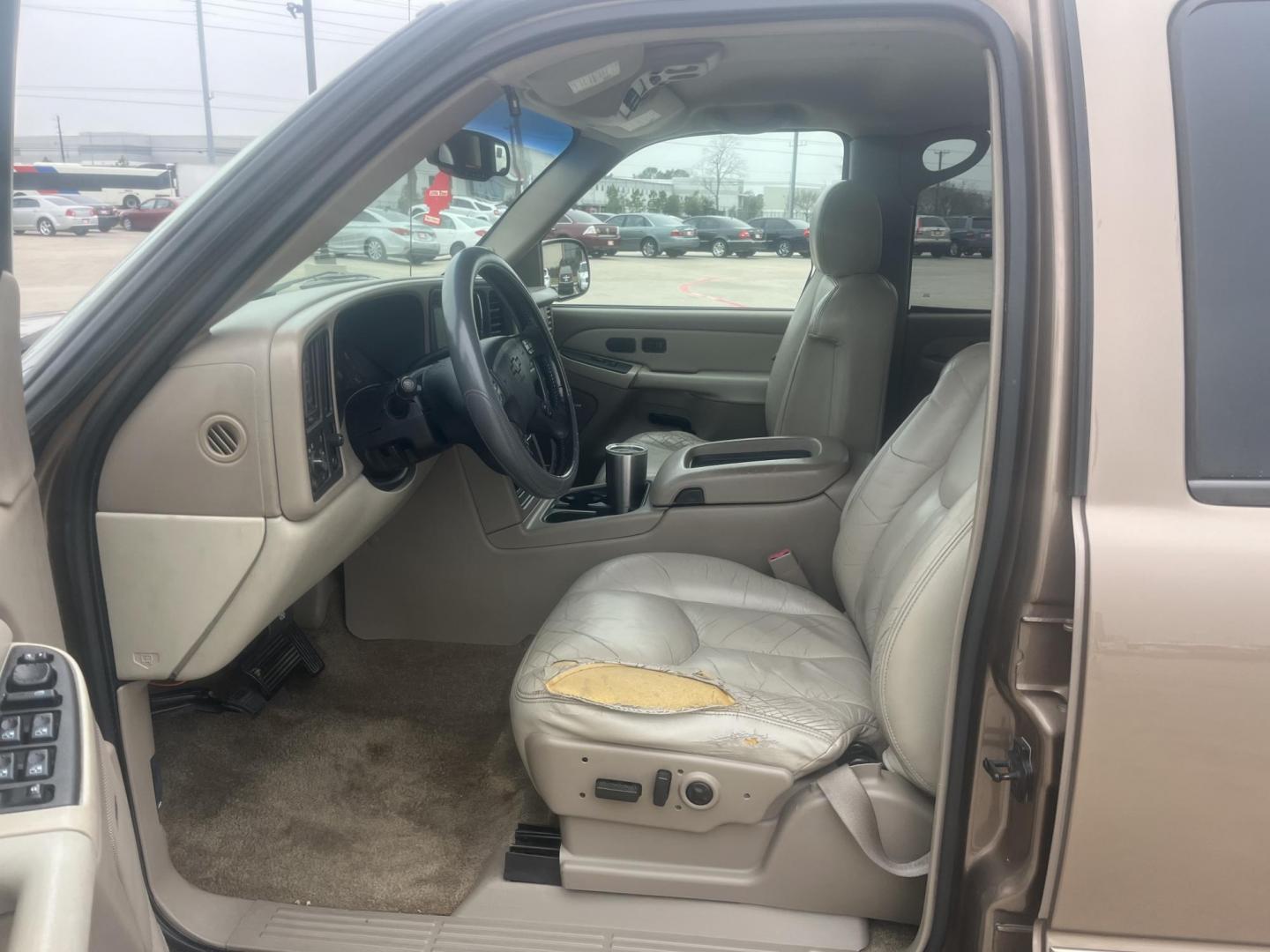 2003 GOLD /TAN Chevrolet Tahoe 2WD (1GNEC13Z13R) with an 5.3L V8 OHV 16V FFV engine, 4-Speed Automatic Overdrive transmission, located at 14700 Tomball Parkway 249, Houston, TX, 77086, (281) 444-2200, 29.928619, -95.504074 - Photo#6
