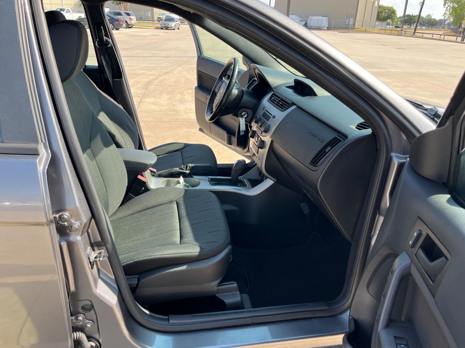 2010 /black Ford Focus SE Sedan (1FAHP3FN5AW) with an 2.0L L4 DOHC 16V engine, Automatic transmission, located at 14700 Tomball Parkway 249, Houston, TX, 77086, (281) 444-2200, 29.928619, -95.504074 - Photo #11