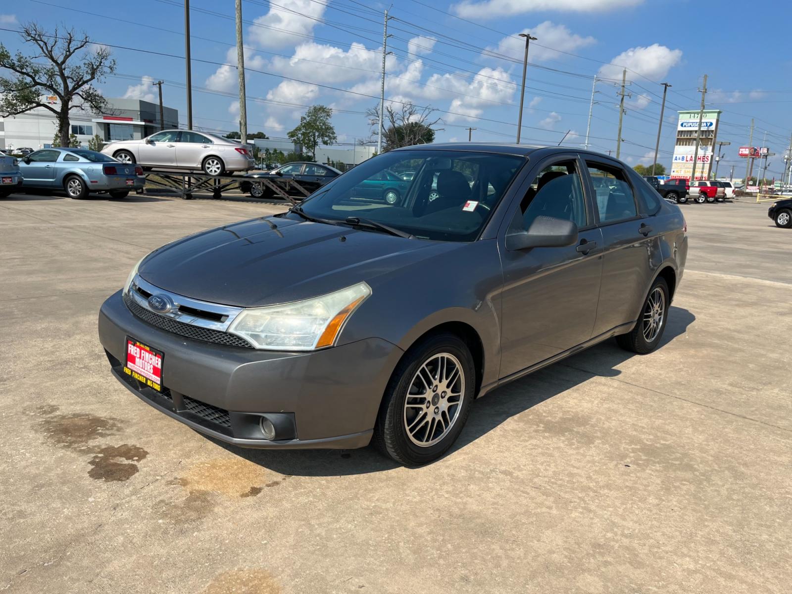 2010 /black Ford Focus SE Sedan (1FAHP3FN5AW) with an 2.0L L4 DOHC 16V engine, Automatic transmission, located at 14700 Tomball Parkway 249, Houston, TX, 77086, (281) 444-2200, 29.928619, -95.504074 - Photo #2