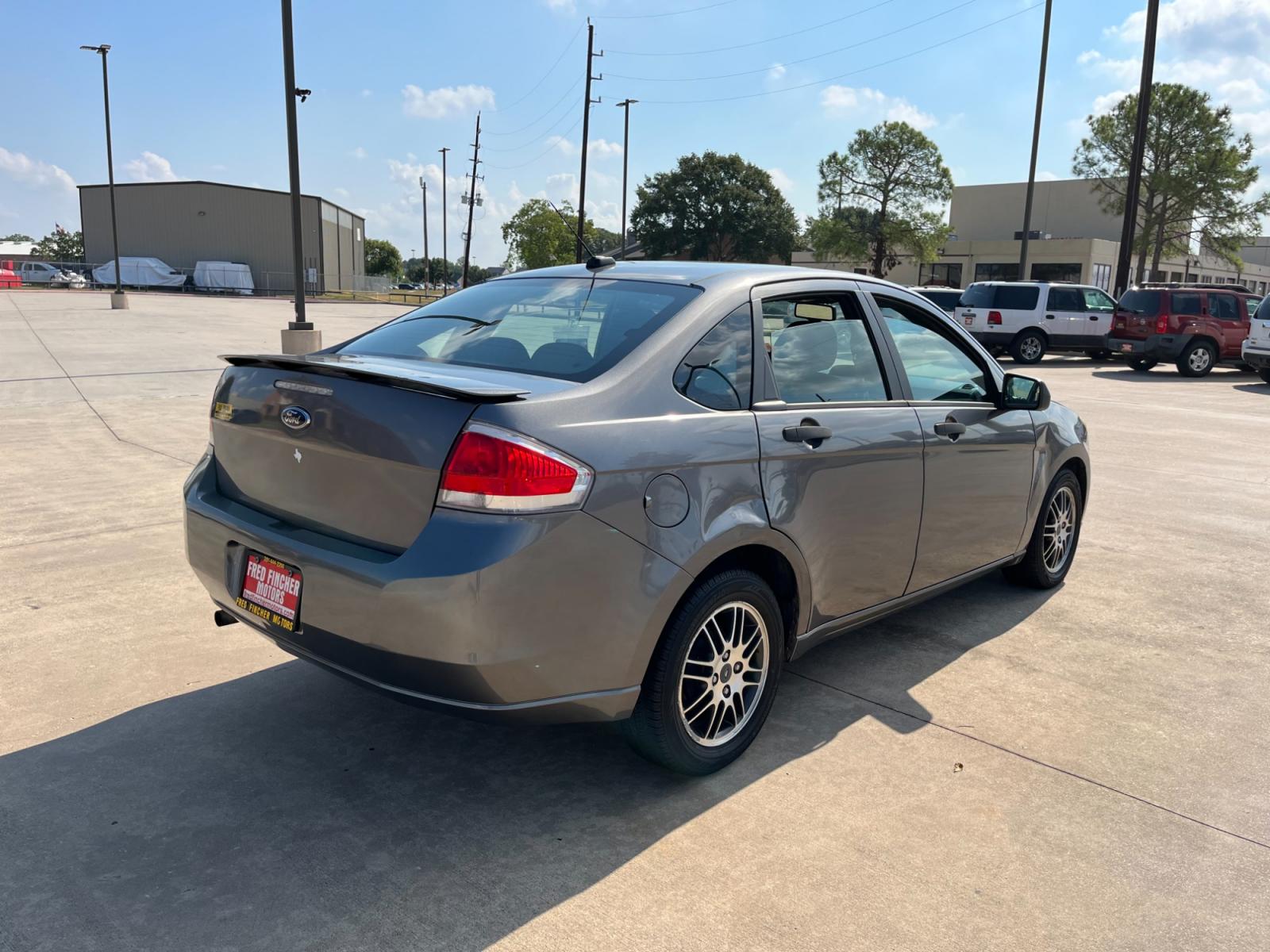 2010 /black Ford Focus SE Sedan (1FAHP3FN5AW) with an 2.0L L4 DOHC 16V engine, Automatic transmission, located at 14700 Tomball Parkway 249, Houston, TX, 77086, (281) 444-2200, 29.928619, -95.504074 - Photo #6