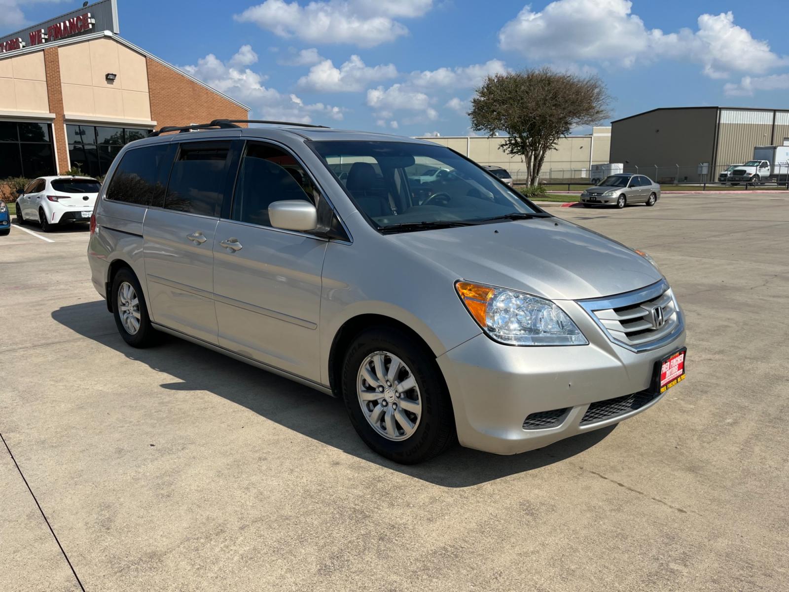2008 SILVER /gray Honda Odyssey EX-L w/ DVD and Navigation (5FNRL38748B) with an 3.5L V6 SOHC 24V engine, 5-Speed Automatic Overdrive transmission, located at 14700 Tomball Parkway 249, Houston, TX, 77086, (281) 444-2200, 29.928619, -95.504074 - Photo #0