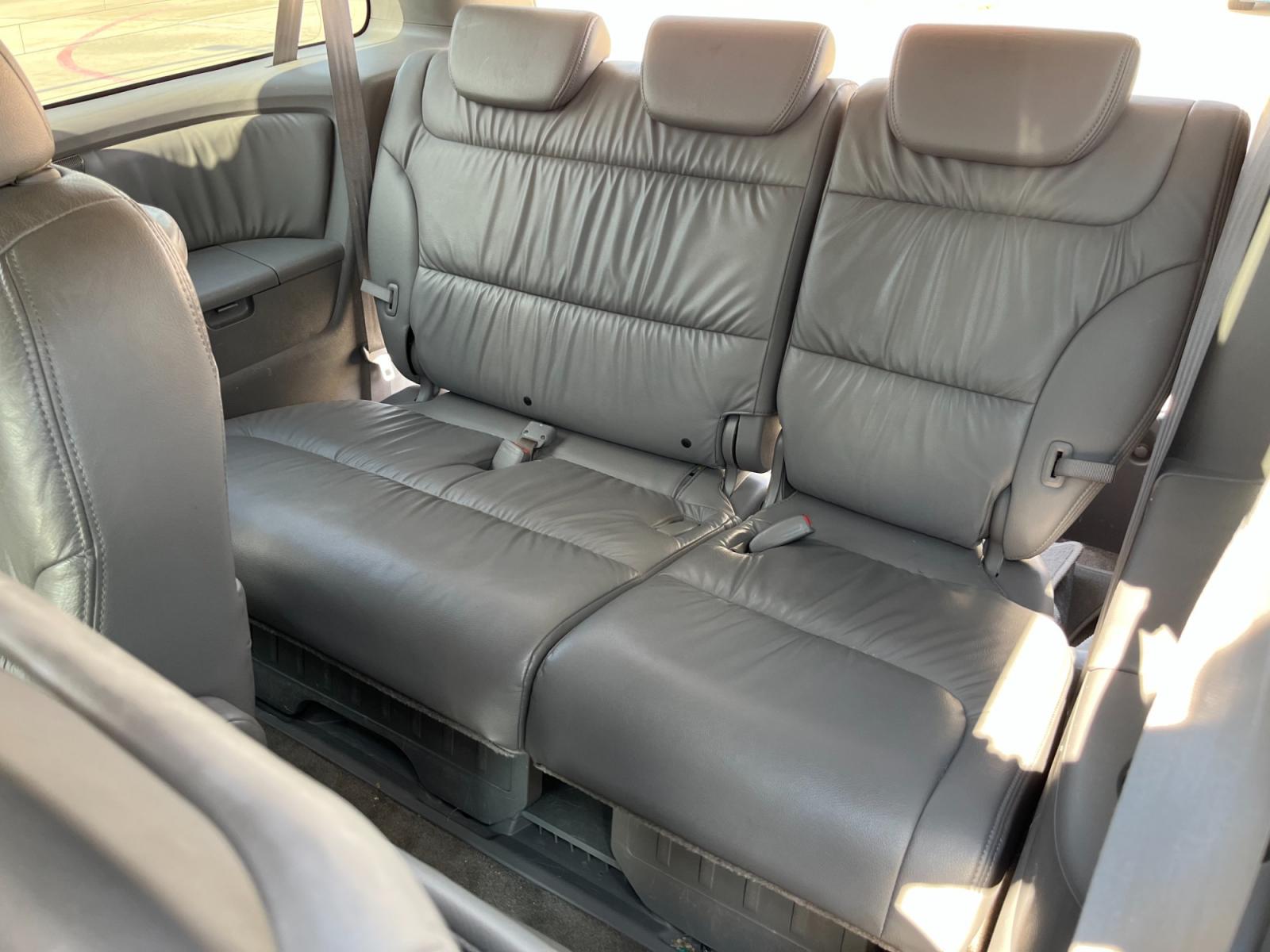 2008 SILVER /gray Honda Odyssey EX-L w/ DVD and Navigation (5FNRL38748B) with an 3.5L V6 SOHC 24V engine, 5-Speed Automatic Overdrive transmission, located at 14700 Tomball Parkway 249, Houston, TX, 77086, (281) 444-2200, 29.928619, -95.504074 - Photo #11