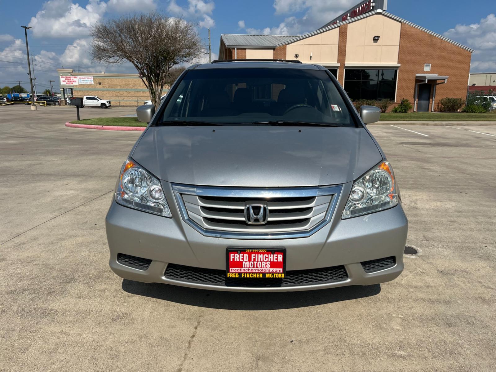 2008 SILVER /gray Honda Odyssey EX-L w/ DVD and Navigation (5FNRL38748B) with an 3.5L V6 SOHC 24V engine, 5-Speed Automatic Overdrive transmission, located at 14700 Tomball Parkway 249, Houston, TX, 77086, (281) 444-2200, 29.928619, -95.504074 - Photo #1