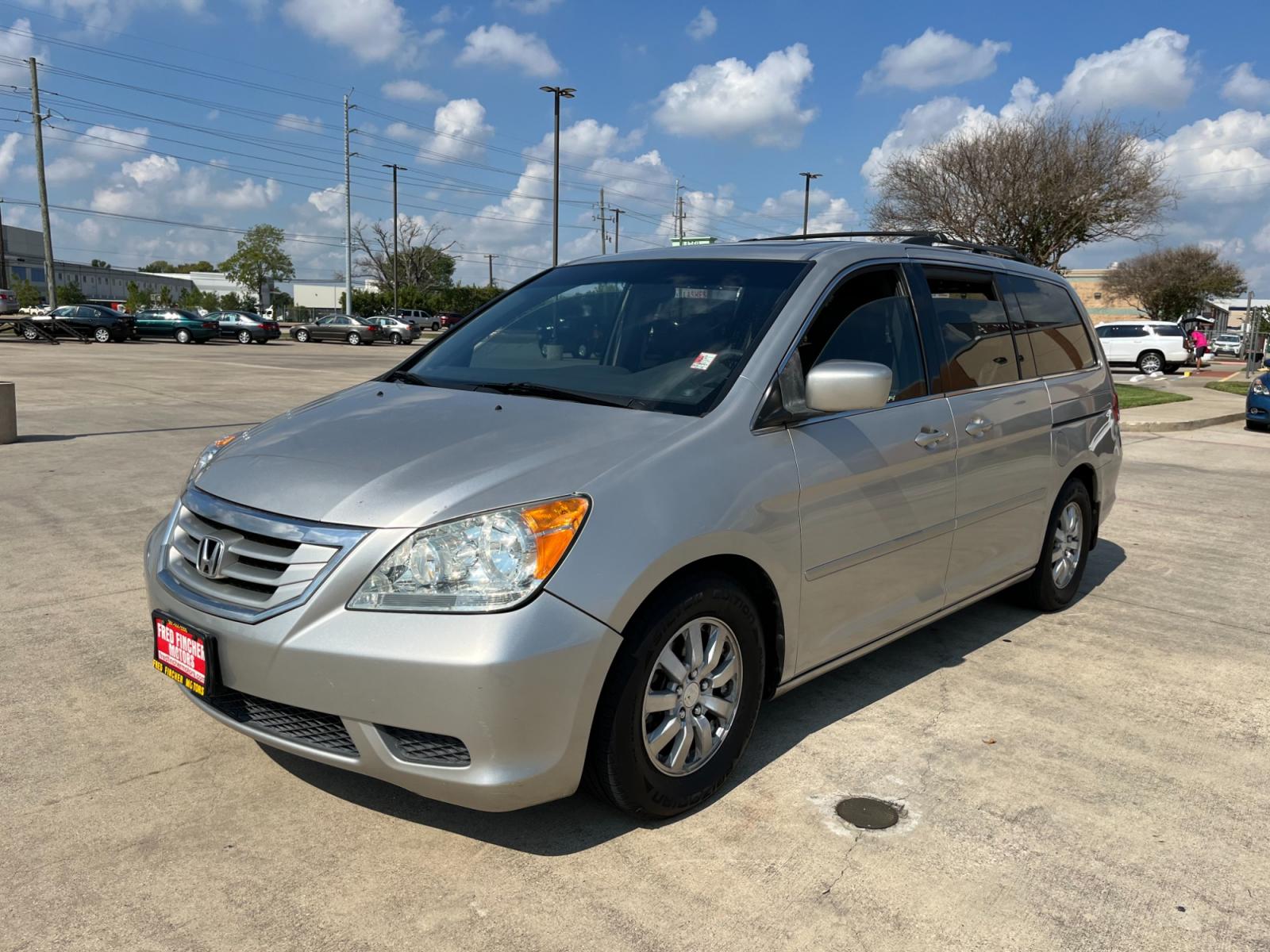 2008 SILVER /gray Honda Odyssey EX-L w/ DVD and Navigation (5FNRL38748B) with an 3.5L V6 SOHC 24V engine, 5-Speed Automatic Overdrive transmission, located at 14700 Tomball Parkway 249, Houston, TX, 77086, (281) 444-2200, 29.928619, -95.504074 - Photo #2