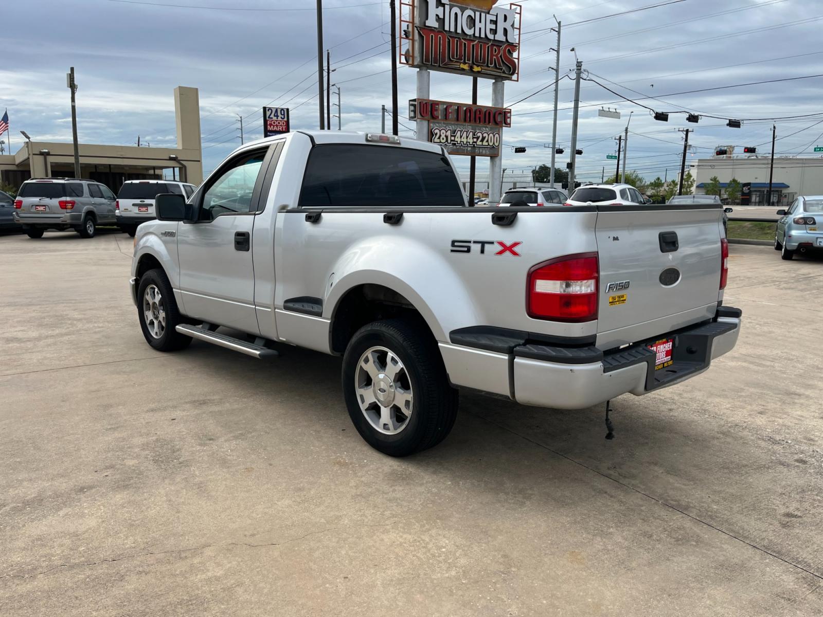 2009 SILVER /black Ford F-150 STX Flareside 2WD (1FTRF02W49K) with an 4.6L V8 SOHC 16V engine, Automatic transmission, located at 14700 Tomball Parkway 249, Houston, TX, 77086, (281) 444-2200, 29.928619, -95.504074 - Photo #4