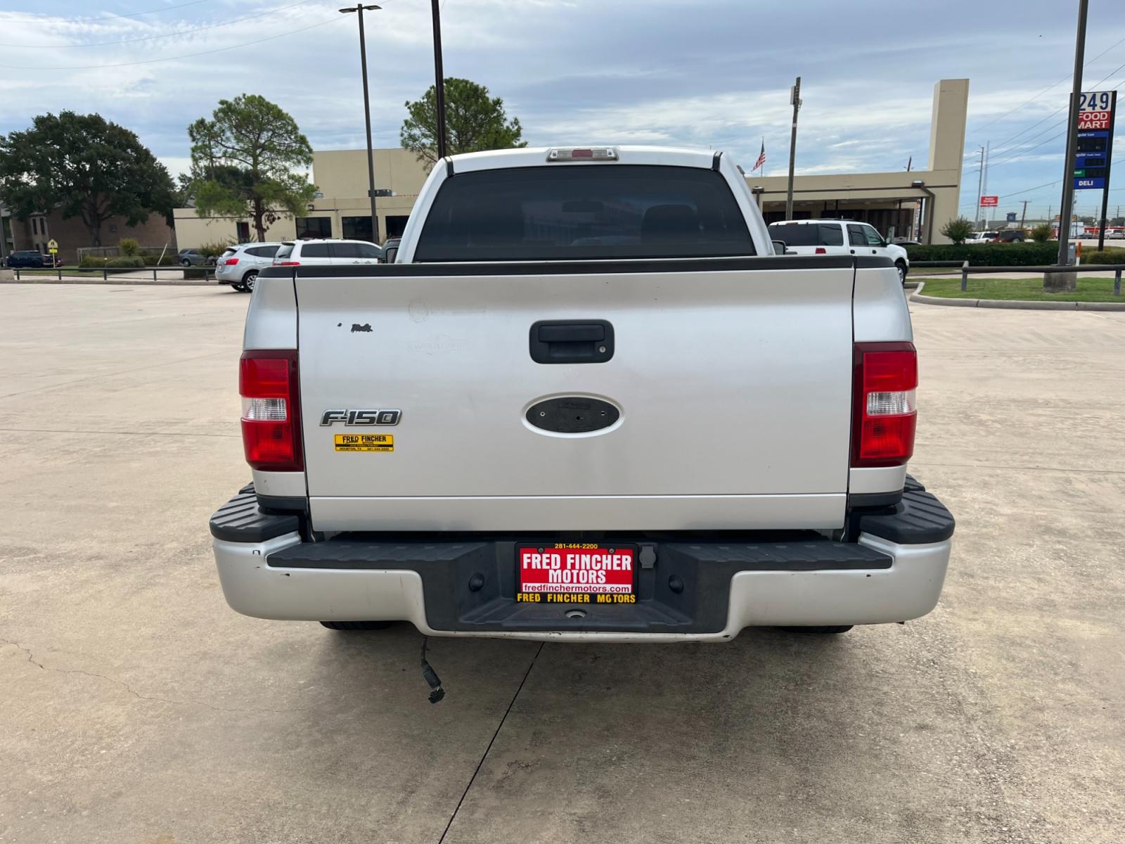 2009 SILVER /black Ford F-150 STX Flareside 2WD (1FTRF02W49K) with an 4.6L V8 SOHC 16V engine, Automatic transmission, located at 14700 Tomball Parkway 249, Houston, TX, 77086, (281) 444-2200, 29.928619, -95.504074 - Photo #5